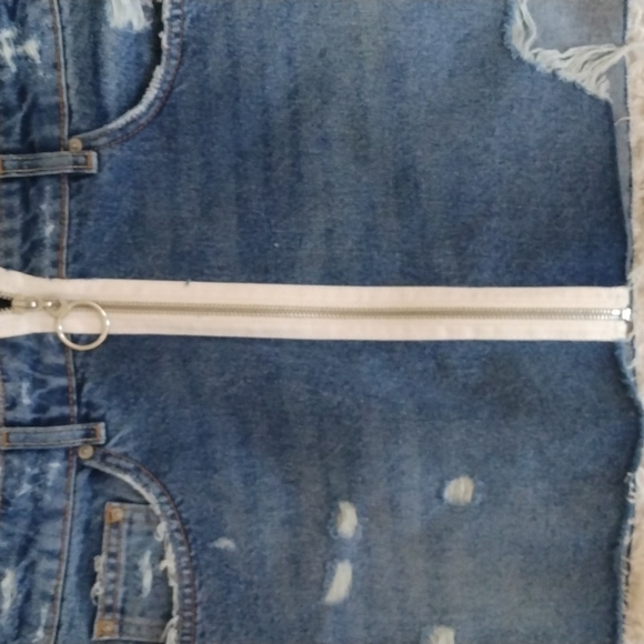 Zara Trafaluc Denimwear Distressed Skirt. - Picture 2 of 7